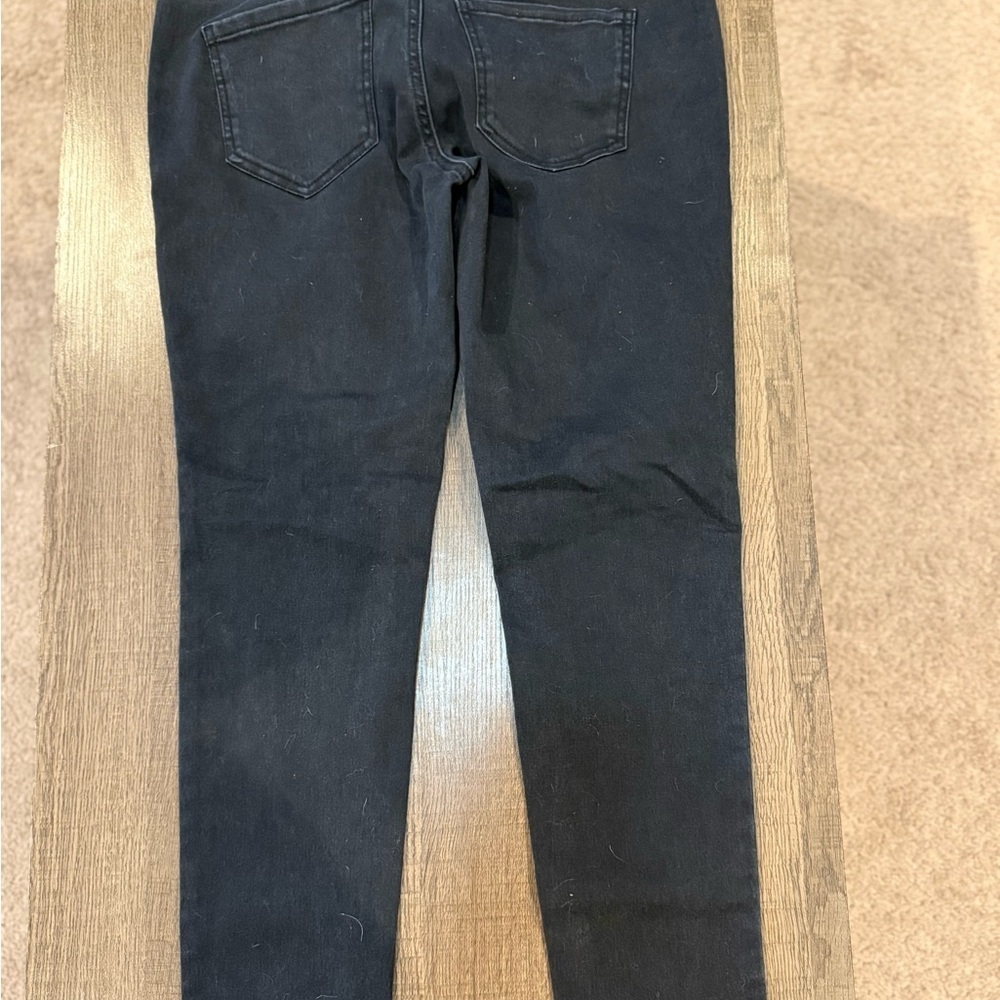 Classic Black Women's skinny Jean - Picture 2 of 3